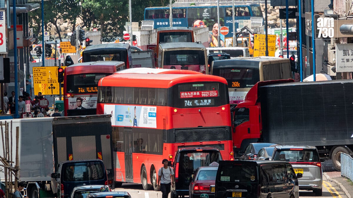 兩輛同一路線的巴士，容易因交通擠塞而變得接近。(資料圖片)