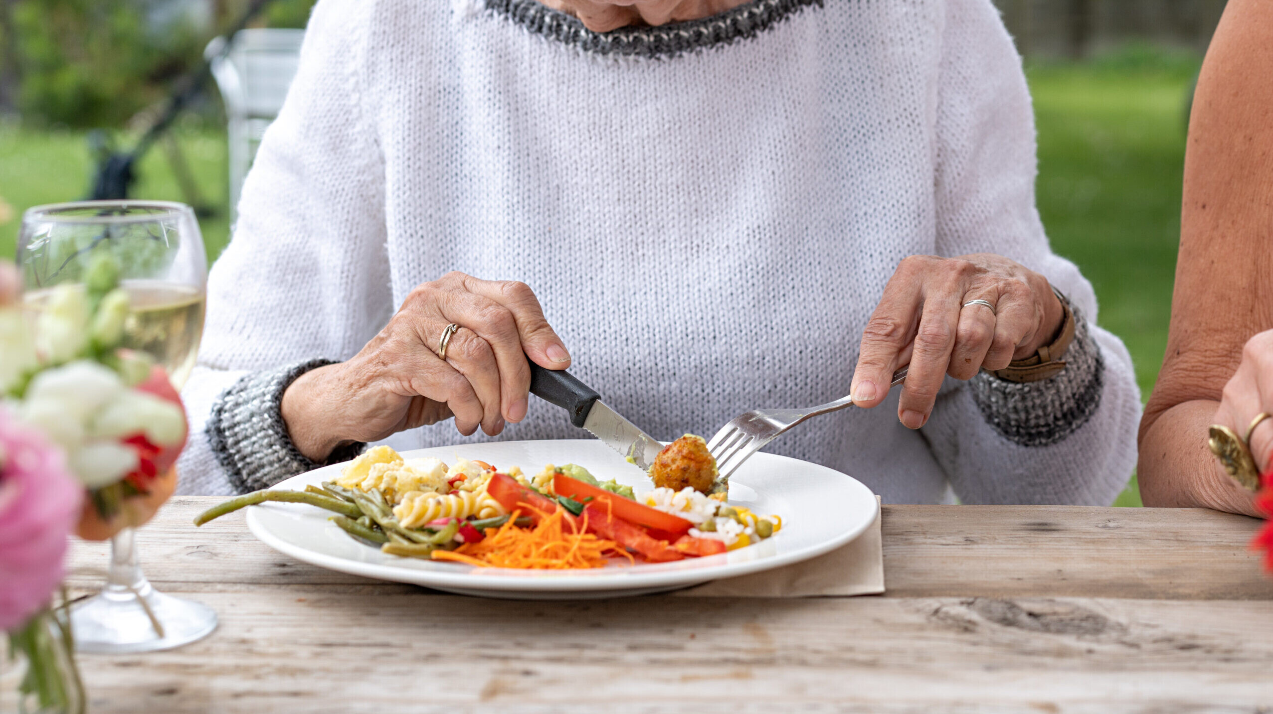 年紀愈大愈無胃口 腸胃功能下降 食大餐守住3個原則防不適