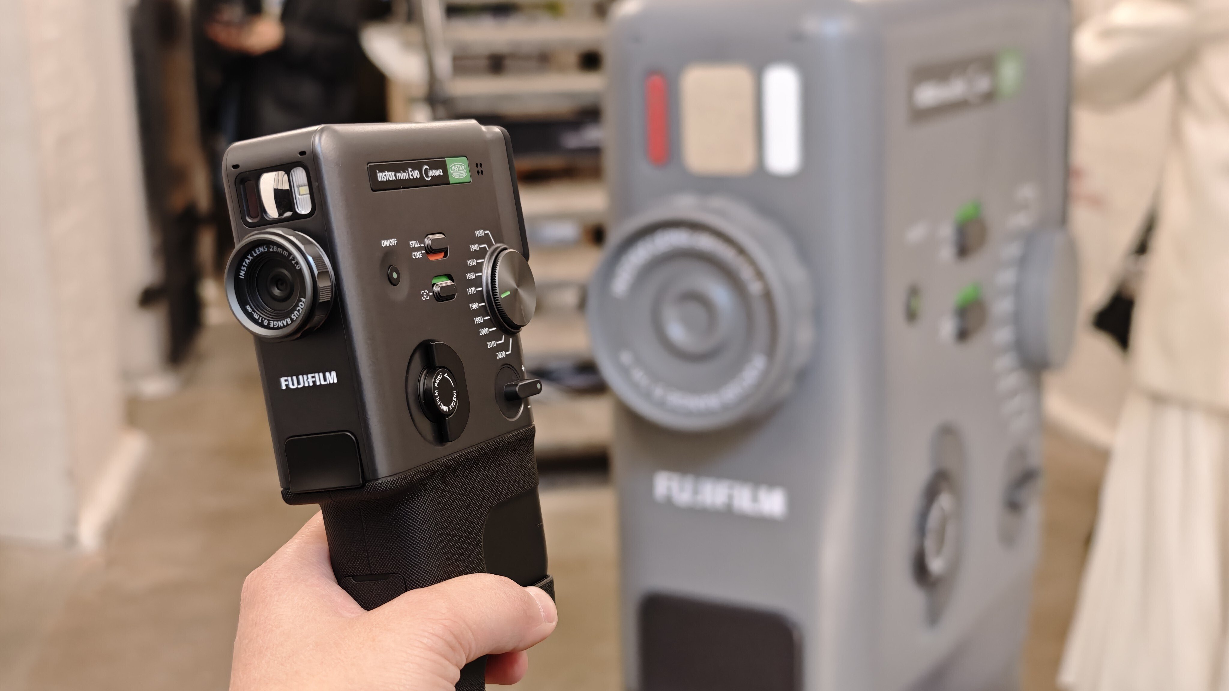 FUJIFILM instax mini Evo Cinema可拍片即影即有相機實試　過百款年代濾鏡