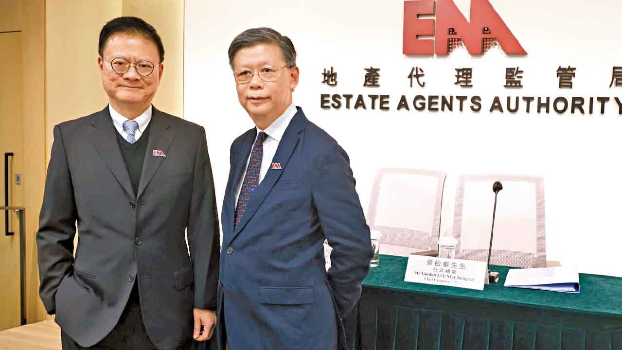 蕭澤宇(左)指，「發出違規廣告」的投訴是去年投訴宗數上升主因。(林俊源攝)