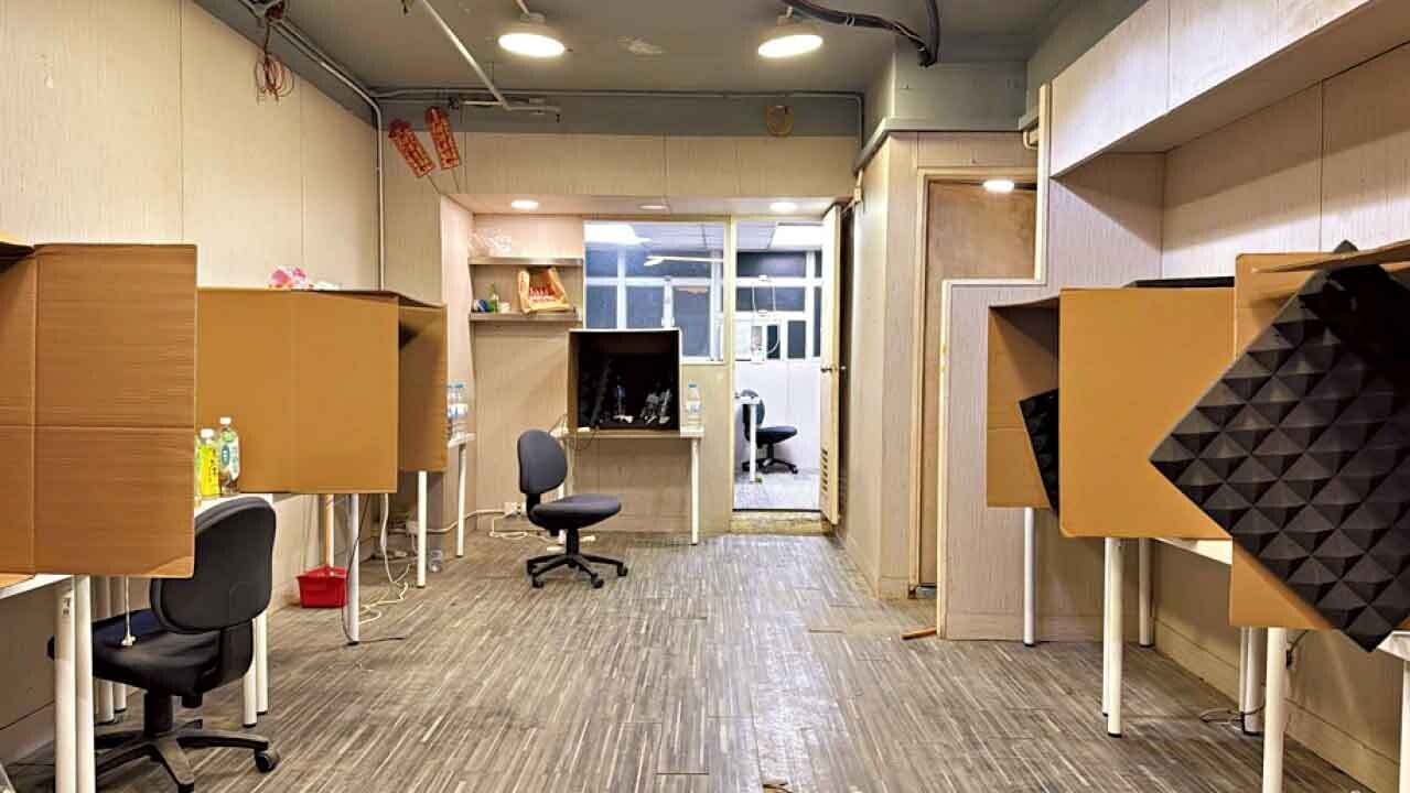 不法集團租用位於九龍灣、觀塘及葵涌的3個工廈單位，設立為「電話詐騙中心」。