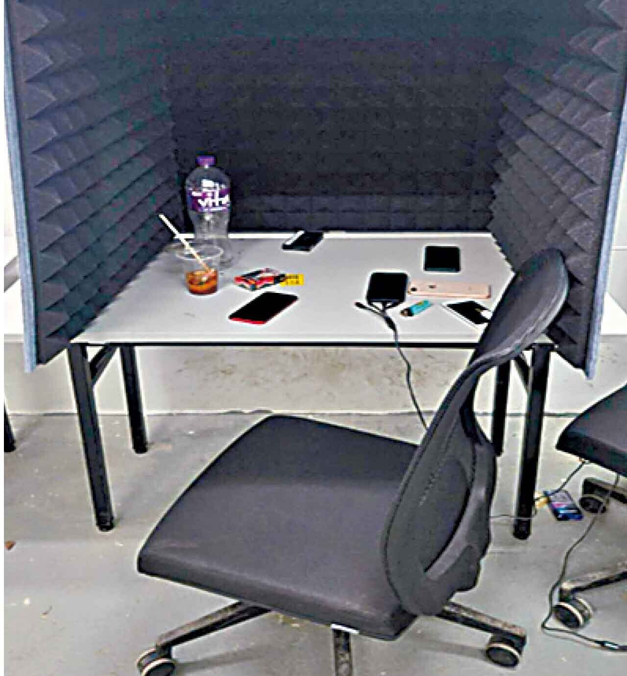 不法集團租用位於九龍灣、觀塘及葵涌的3個工廈單位,設立為「電話詐騙中心」。