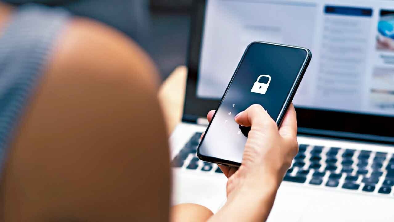 警方提醒，在虛擬世界尋找伴侶時必須提高警覺。