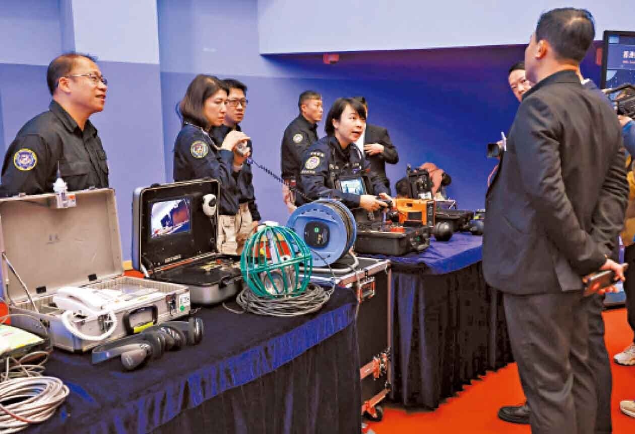 會場透過歷史圖片、紀念物品及重要談判個案等回顧談判組的貢獻。