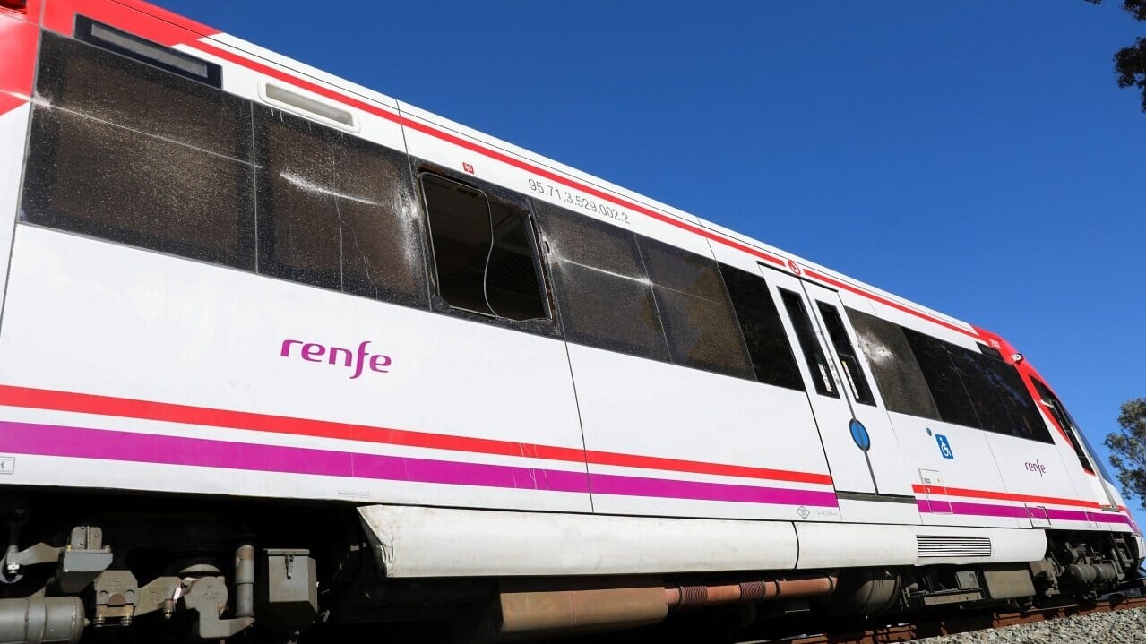 西班牙火車意外一周4宗 列車被起重機吊臂擊中車窗6人受傷