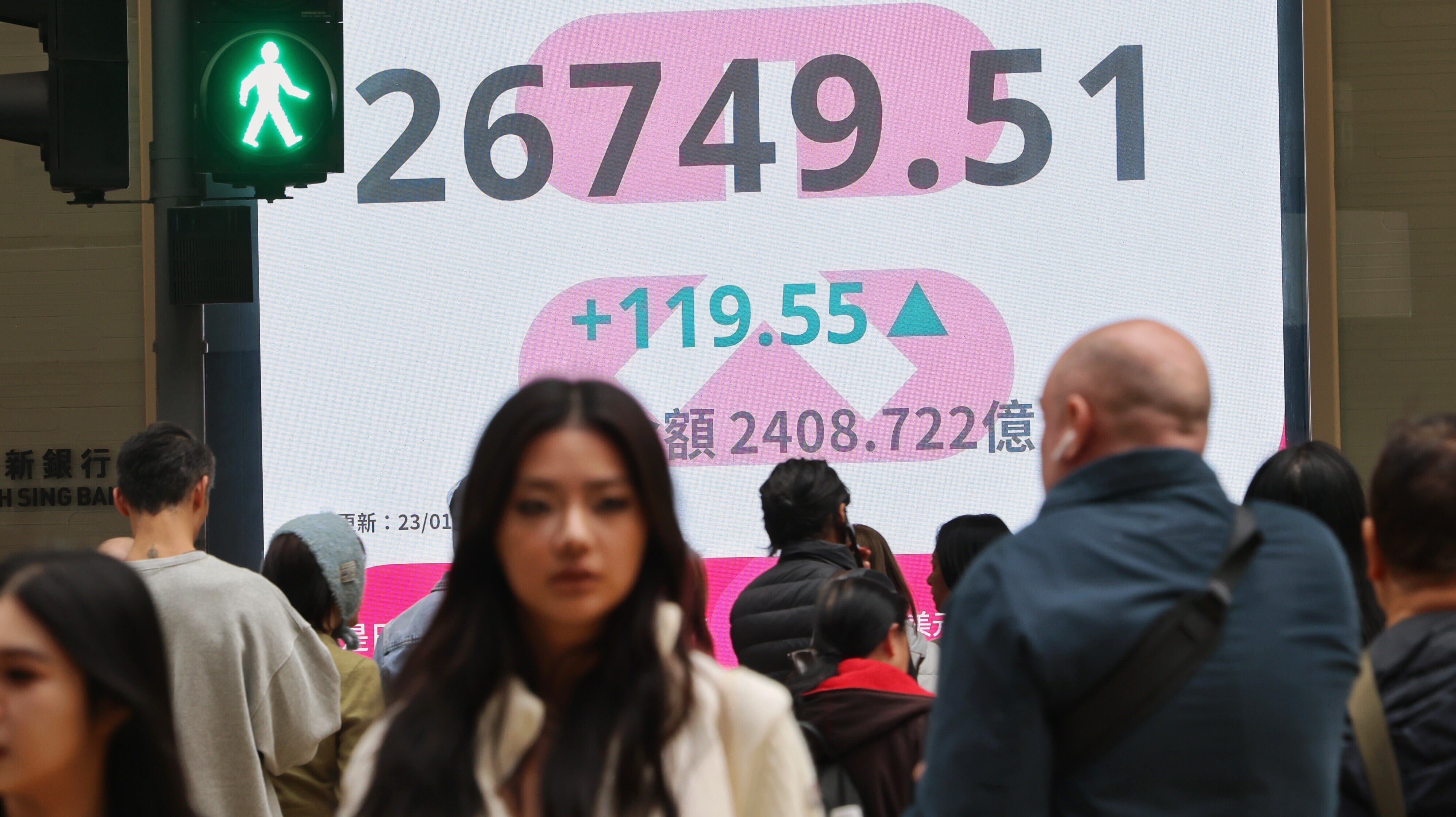 恒生指數升119點，收報26,749點。(中通社)