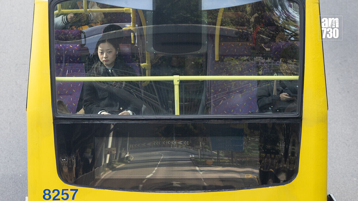 即日起香港巴士座位如果有安全帶，乘客必須佩戴。(蘇文傑攝)