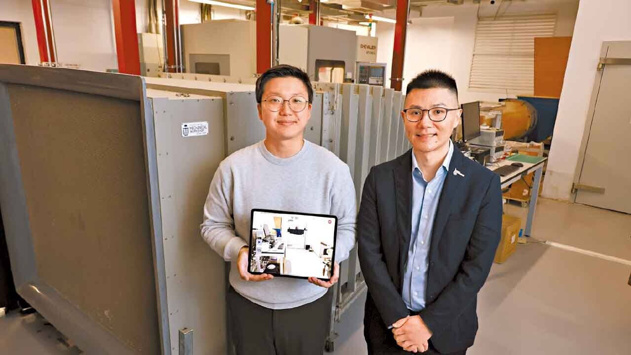 李建邦(右)和朴廷鎮的團隊開發AI驅動擴增實境平台，讓學生更易進行航天實驗。(林俊源攝)