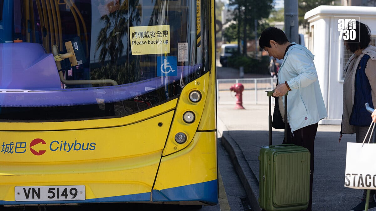巴士強制佩戴安全帶新法例引起不少爭議。(資料圖片／林俊源攝)
