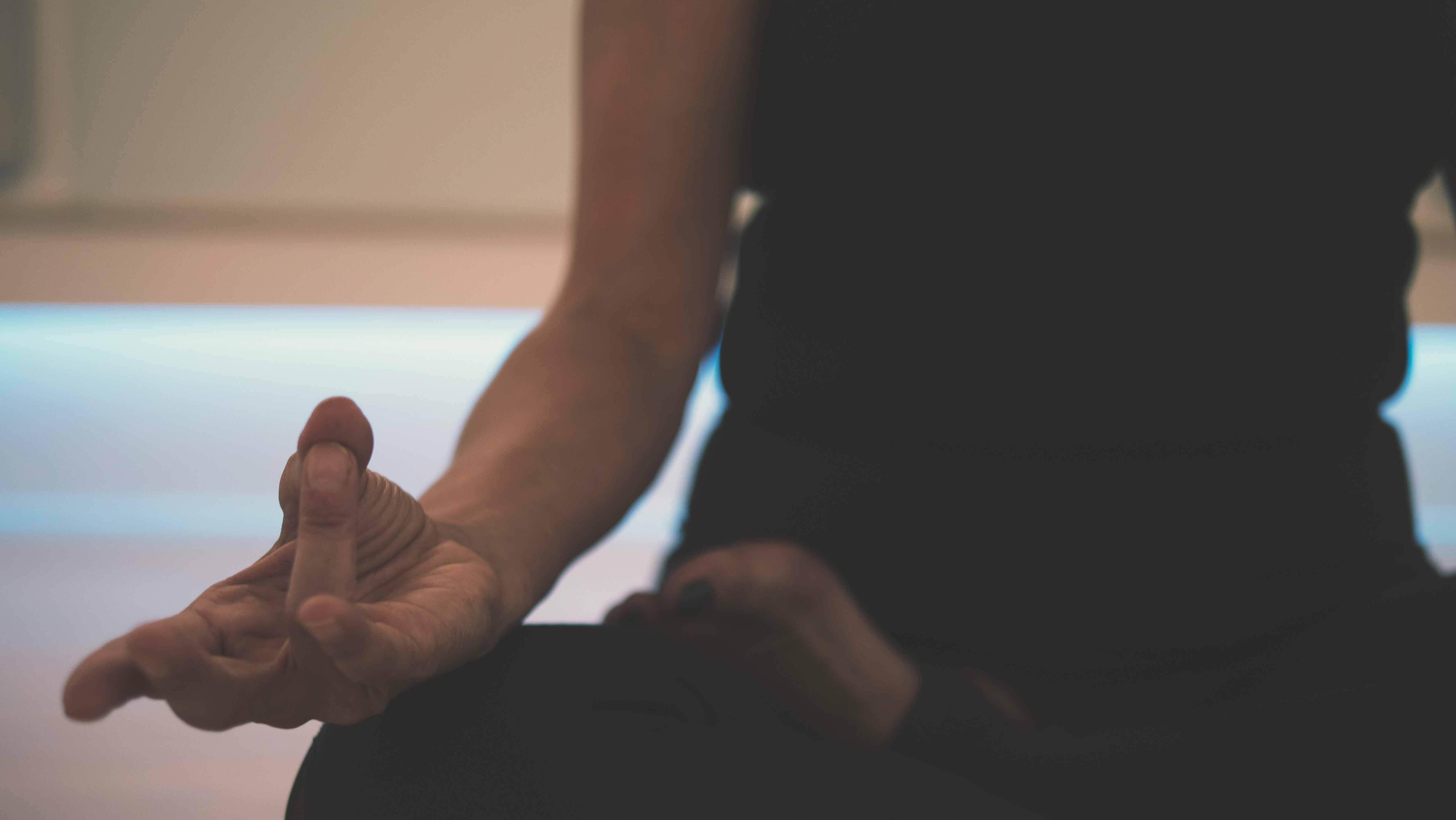 靜坐冥想有咩好處？每日預留15分鐘沉澱身心可穩定情緒不再emo！