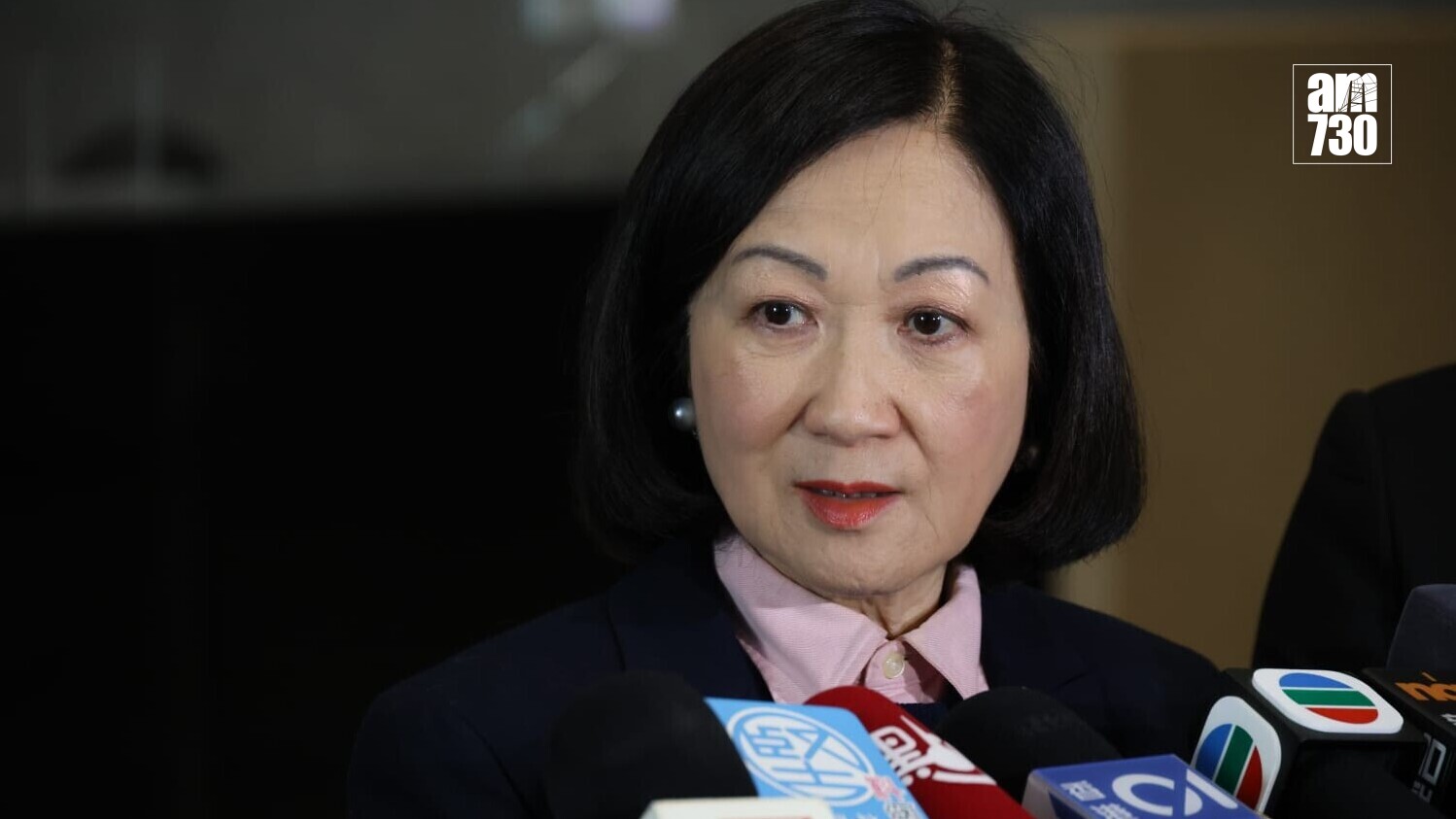 新民黨陳家珮逆線行車引起風波，據悉港澳辦主任夏寶龍今日在研討會上提醒立法會議員注意個人操守，新民黨主席葉劉淑儀指是對所有議員的忠告。