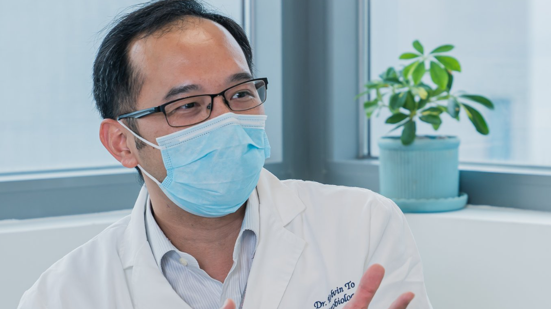 港大微生物學系臨床教授杜啟泓(港大醫學院圖片)