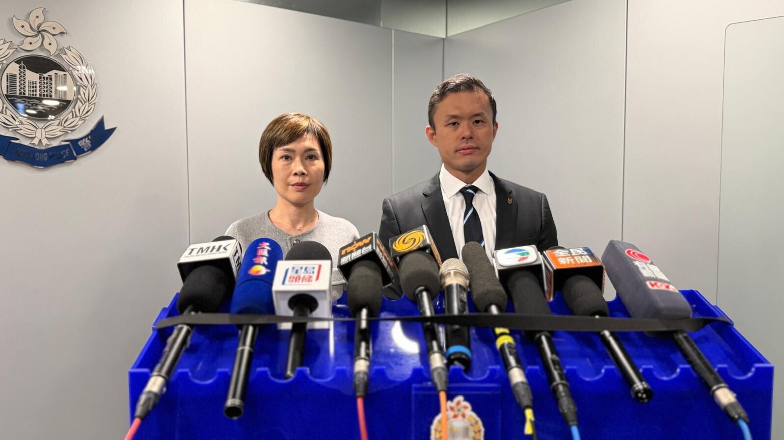 警務處商業罪案調查科警司馮培基(右)及香港保險業聯會行政總監劉佩玲(左)。(警方圖片)