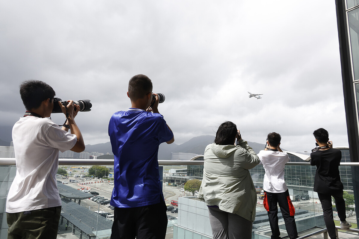 網上流傳政府擬修例規管機場拍攝飛機活動，運輸及物流局澄清不實。(資料圖片／林俊源攝)