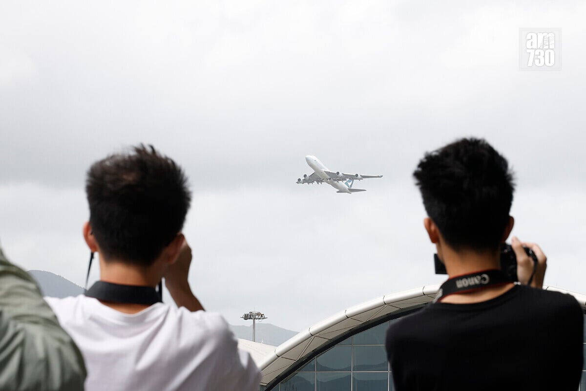 網上流傳政府擬修例規管機場拍攝飛機活動，運輸及物流局澄清不實。(資料圖片／林俊源攝)