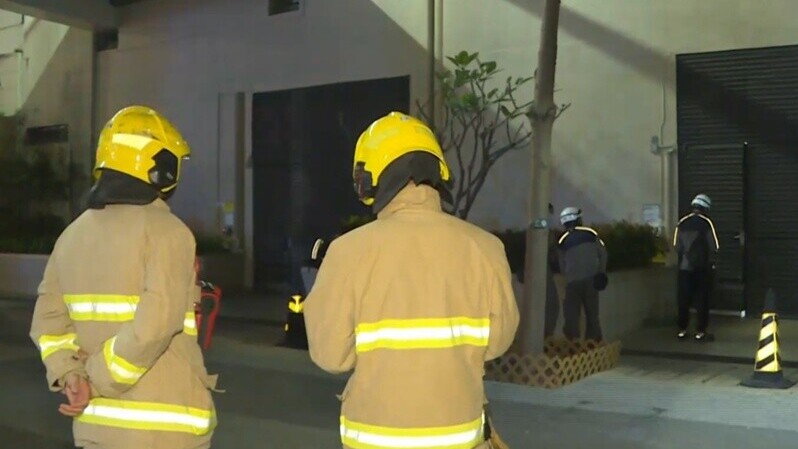 經調查後，相信機房內一條電纜疑過熱一度冒煙。(有線新聞截圖)