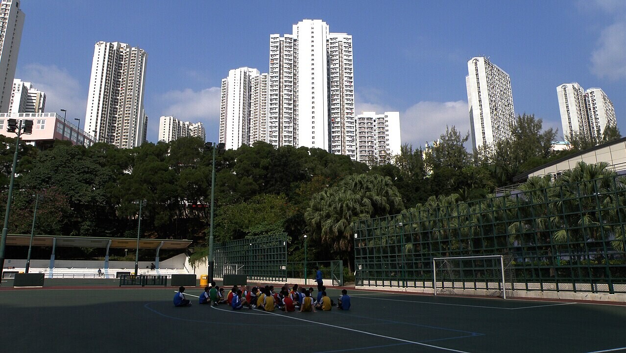 葵盛東邨房署人員家訪遭持刀恐嚇，66歲男戶主被捕。(維基百科圖片)