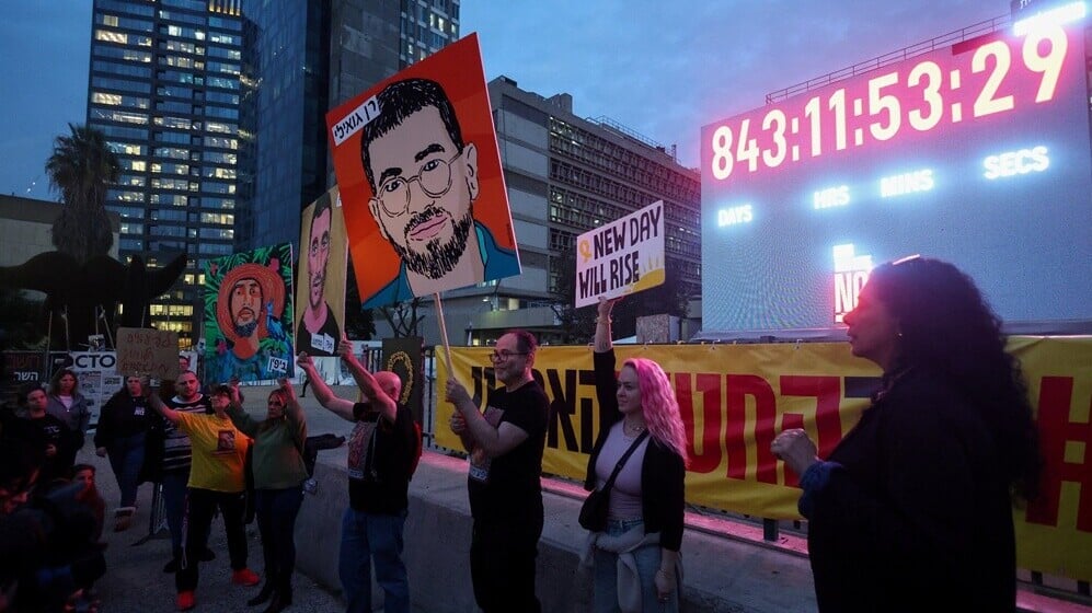 以巴衝突，以色列人質清零，受難計時器歷時844天終停止。(Retuers)