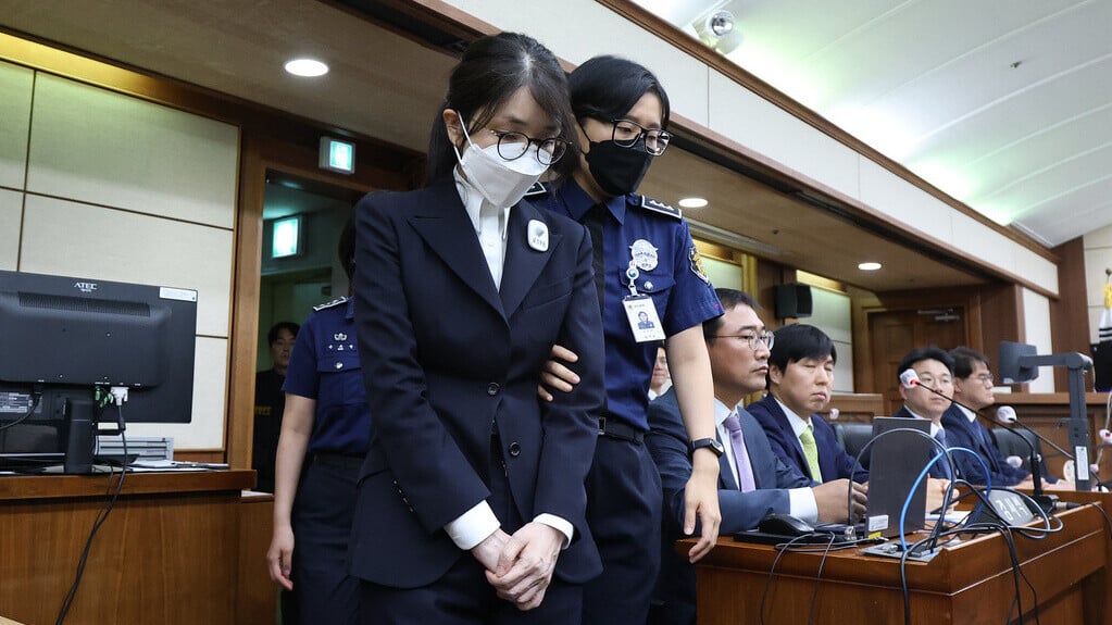 南韓前總統尹錫悅的夫人金建希被控操縱股價及收受高價禮品等罪成，一審判囚1年8個月(美聯社資料圖片)