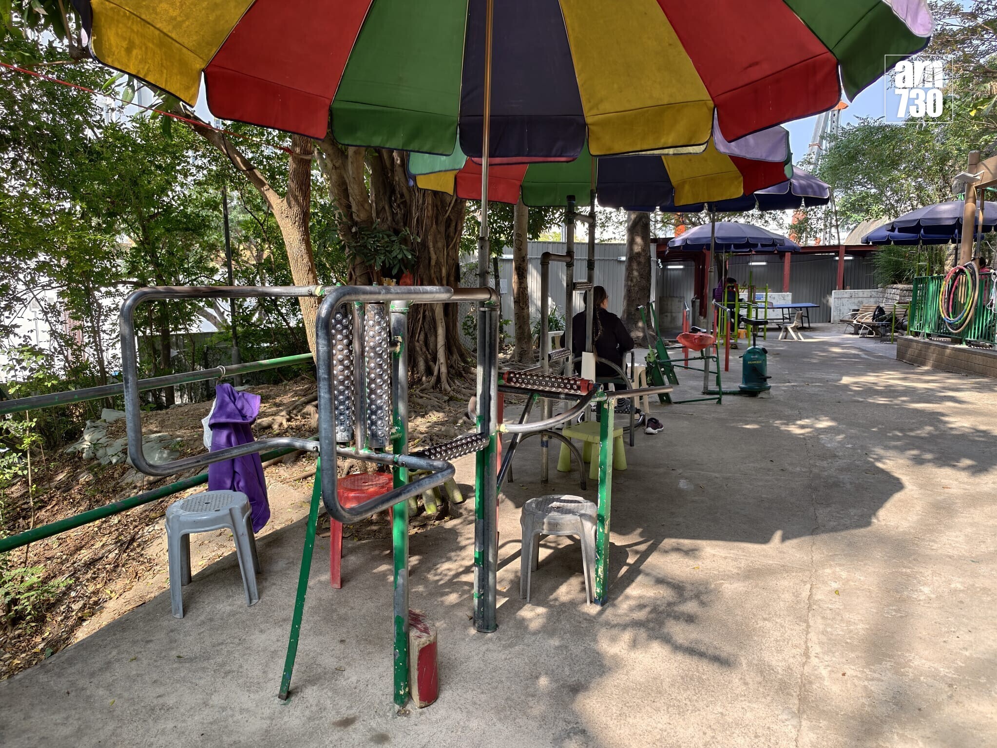 主教山官地僭建猖獗，「管理者」認違法反指政府無正視居民需求。(鍾式明攝)