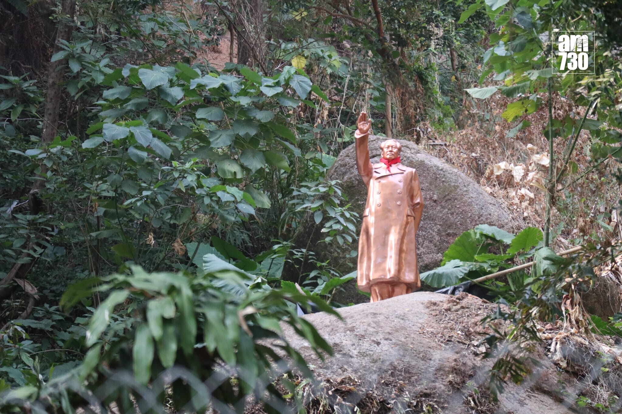 主教山官地僭建猖獗，「管理者」認違法反指政府無正視居民需求。(鍾式明攝)