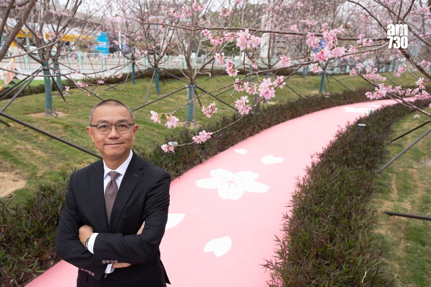 機管局運行執行總監姚兆聰相信櫻花在未來兩、三周會盛開，預期情人節前的一星期景色會最漂亮。(蘇文傑攝)
