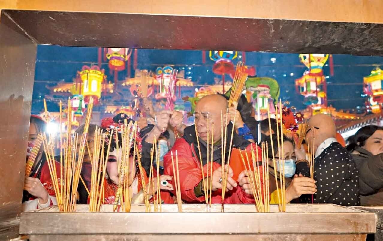 嗇色園料今年約2至4萬人次上頭炷香。