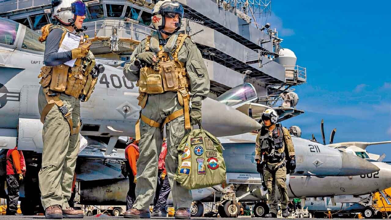林肯號航空母艦戰鬥群已駛近伊朗，空軍並展開為期數的演習。(美聯社)