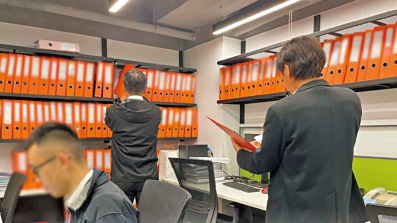 競委會持法庭手令搜查27個處所。