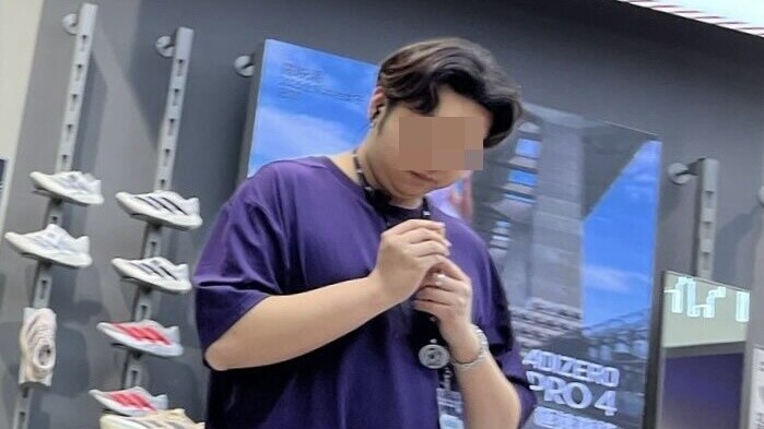 旺角運動連鎖店試褲遭兩度拉開布簾，女顧客指男職員無道歉報警處理。(Threads)