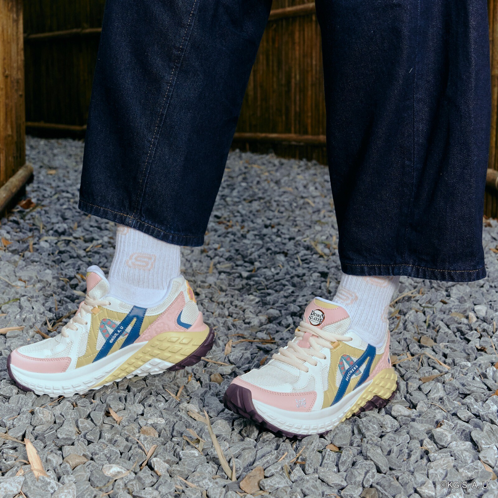 SKECHERS x《鬼滅之刃》– SKECHERS Monster Evo 系列「戀柱」甘露寺蜜璃鞋款