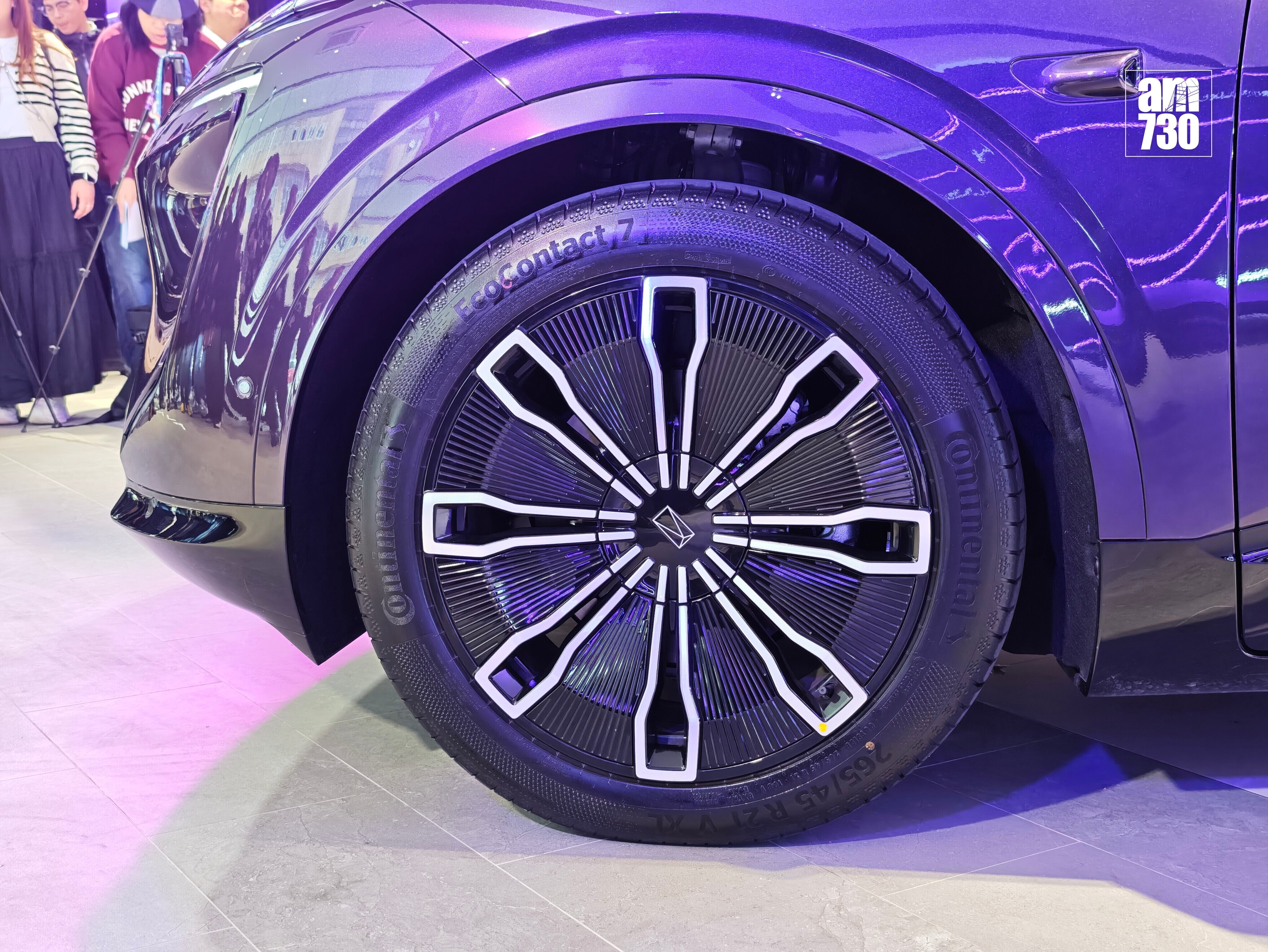 電動車｜AVATR 07後驅版搭載20吋輪圈，Ultra四驅版升級為21吋多幅運動輪圈。