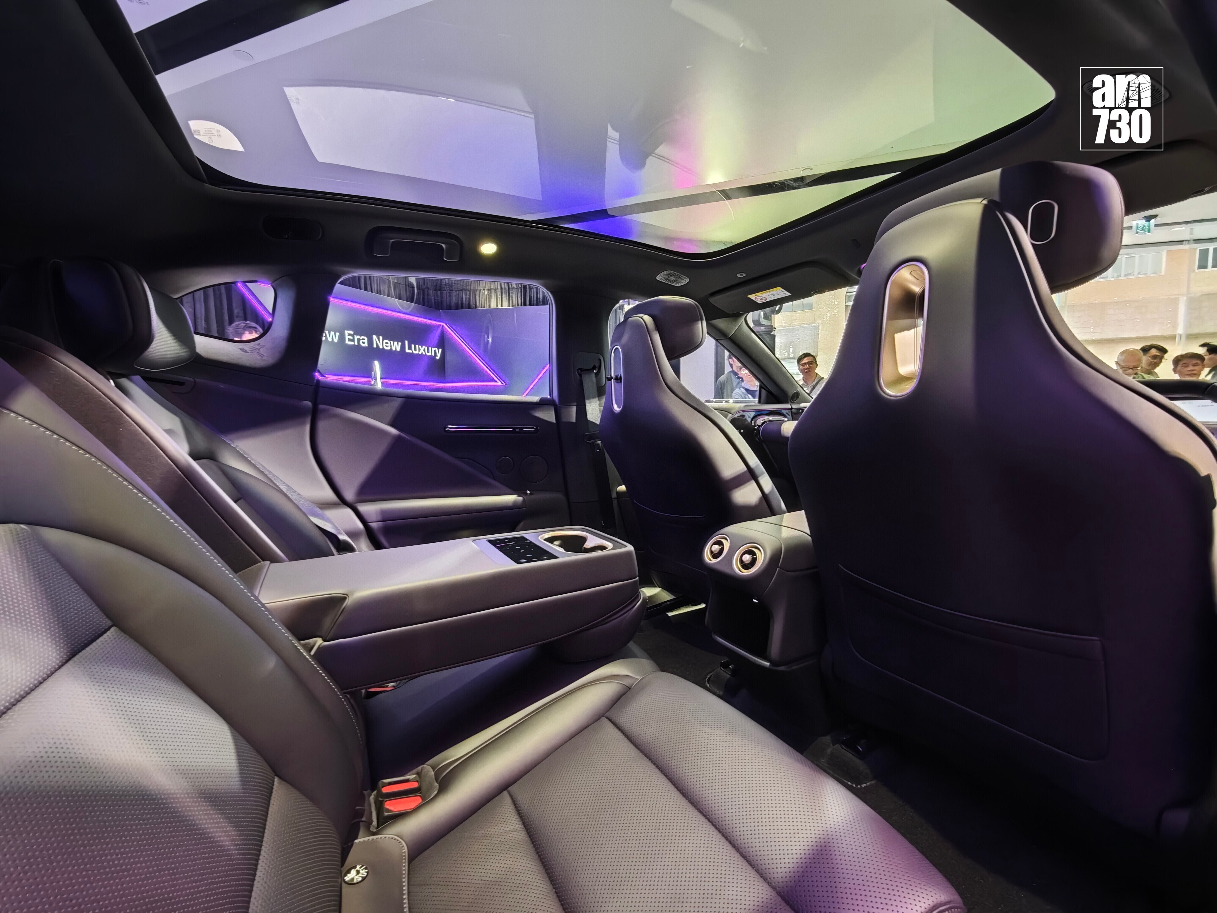 電動車｜AVATR 07後座寬敞兼有1.1平米全景天幕，視野開揚。