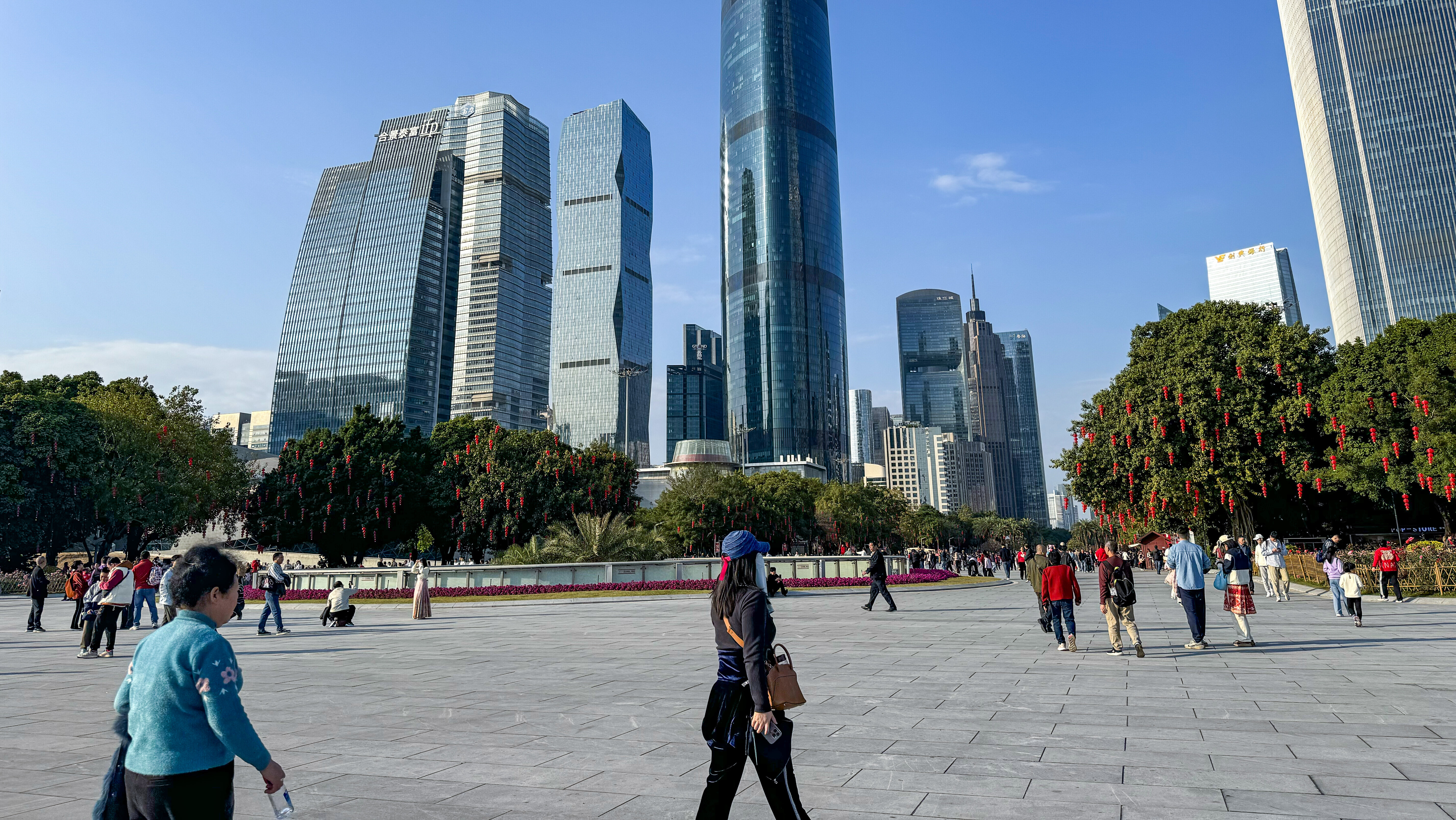 彭博引述知情人士稱，中國正考慮發行約2,000億元人民幣特別國債，向部分大型保險企業注資。