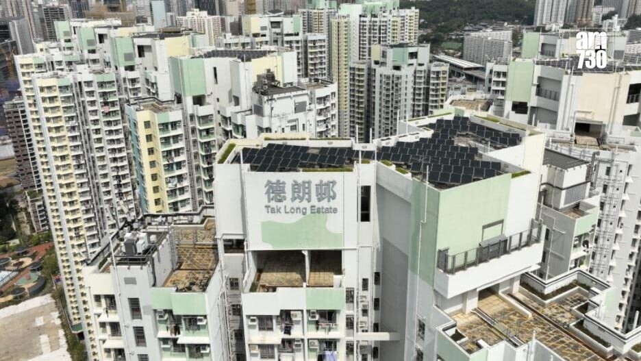 德朗邨3幢圍封大廈再多逾600初陽個案。(陳奕釗攝)