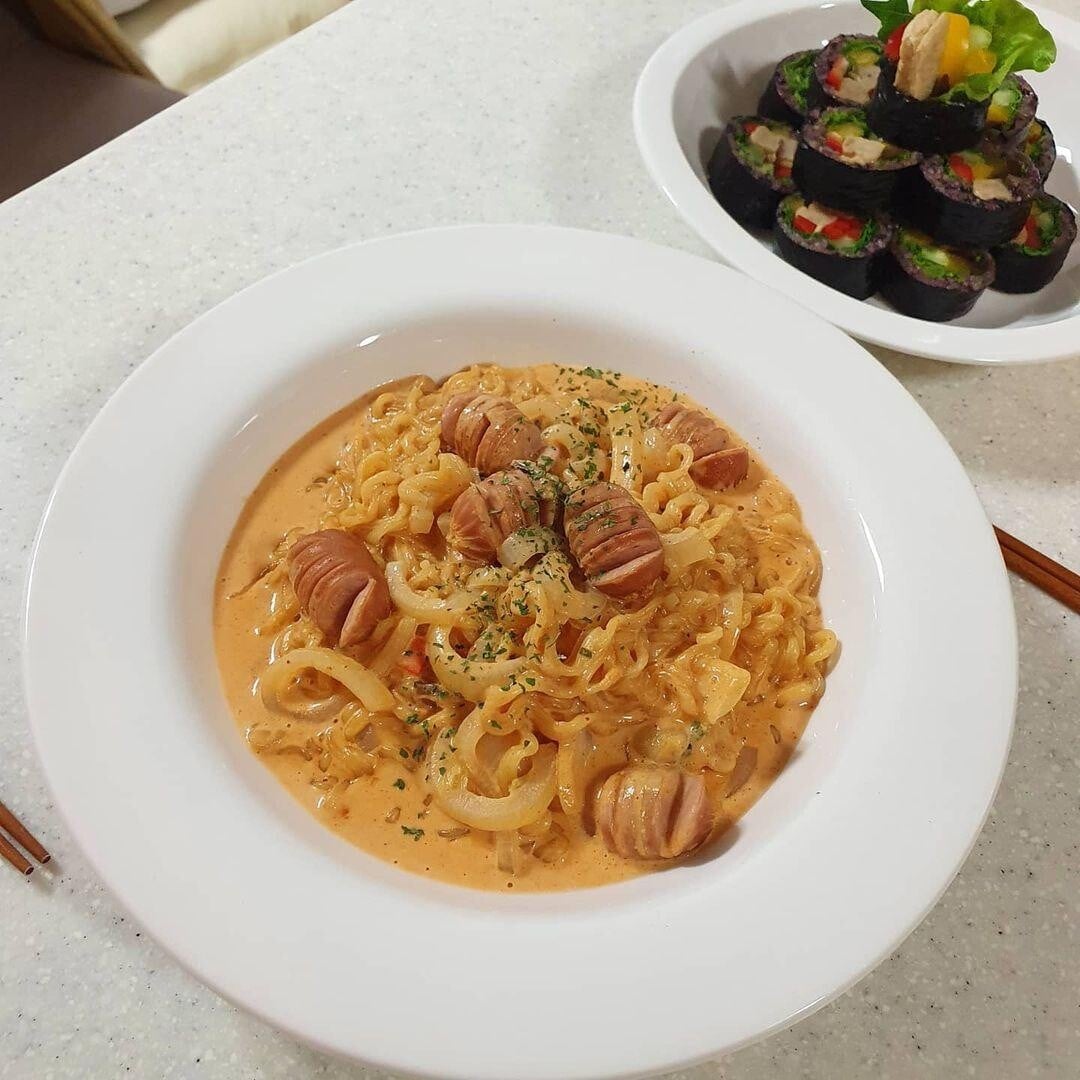 即食麵食譜|近年韓國非常流行這款「粉紅醬意粉」