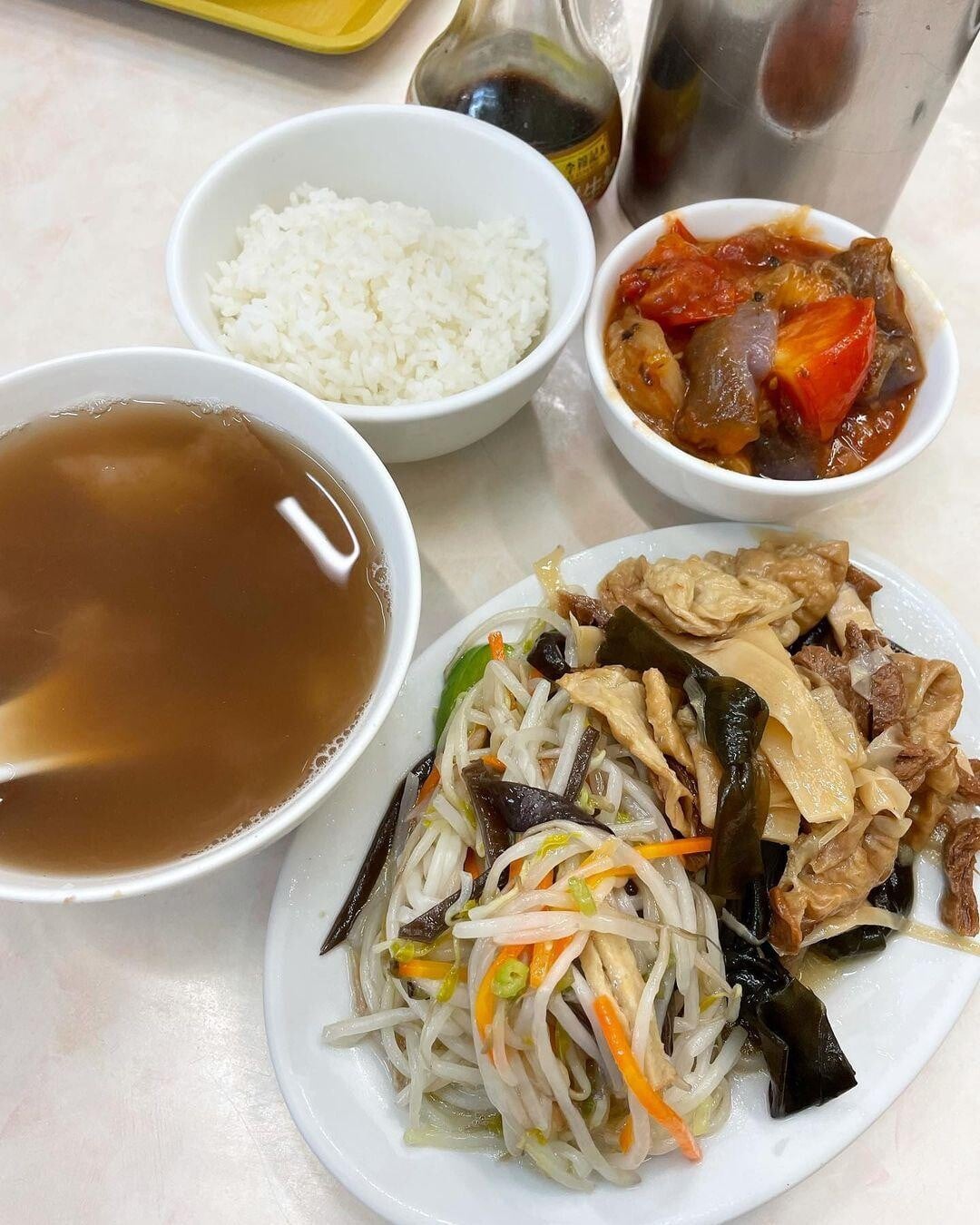 素菜三餸飯套餐。（相片來源：instagram：chillfoogle）