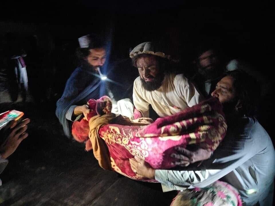 阿富汗6.1級地震,死亡人數增至1,000人,超過1,500人受傷,預料死傷數字會繼續增加。(AP)
