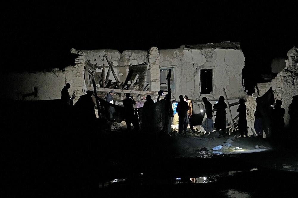 阿富汗6.1級地震,死亡人數增至1,000人,超過1,500人受傷,預料死傷數字會繼續增加。(AP)