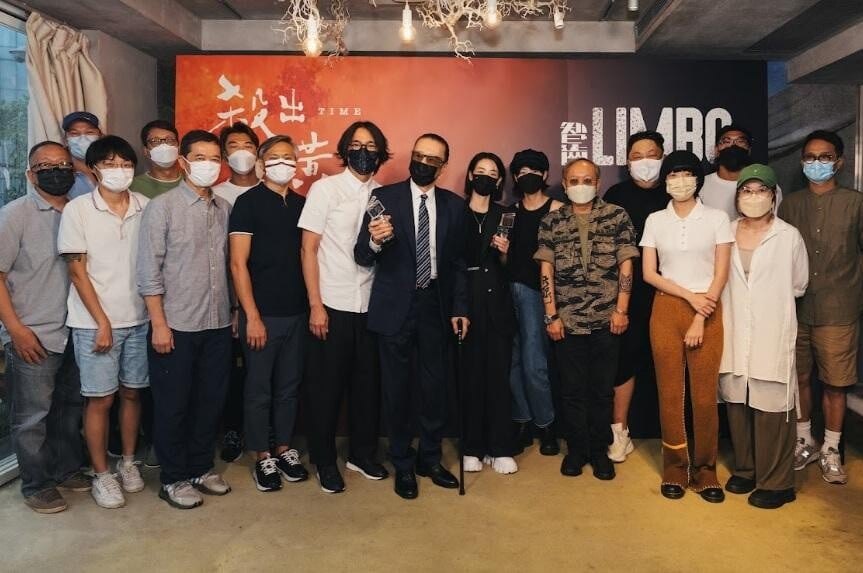 謝賢聯同《殺出個黃昏》及《智齒》的台前幕後一同舉行祝捷會。