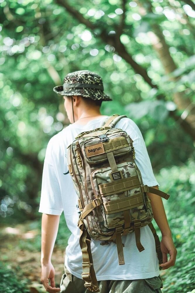 品牌特別針對戶外活動愛好者、健身人士、上班族設計了,軍事風格背囊、軍規小包、防水袋三大系列。