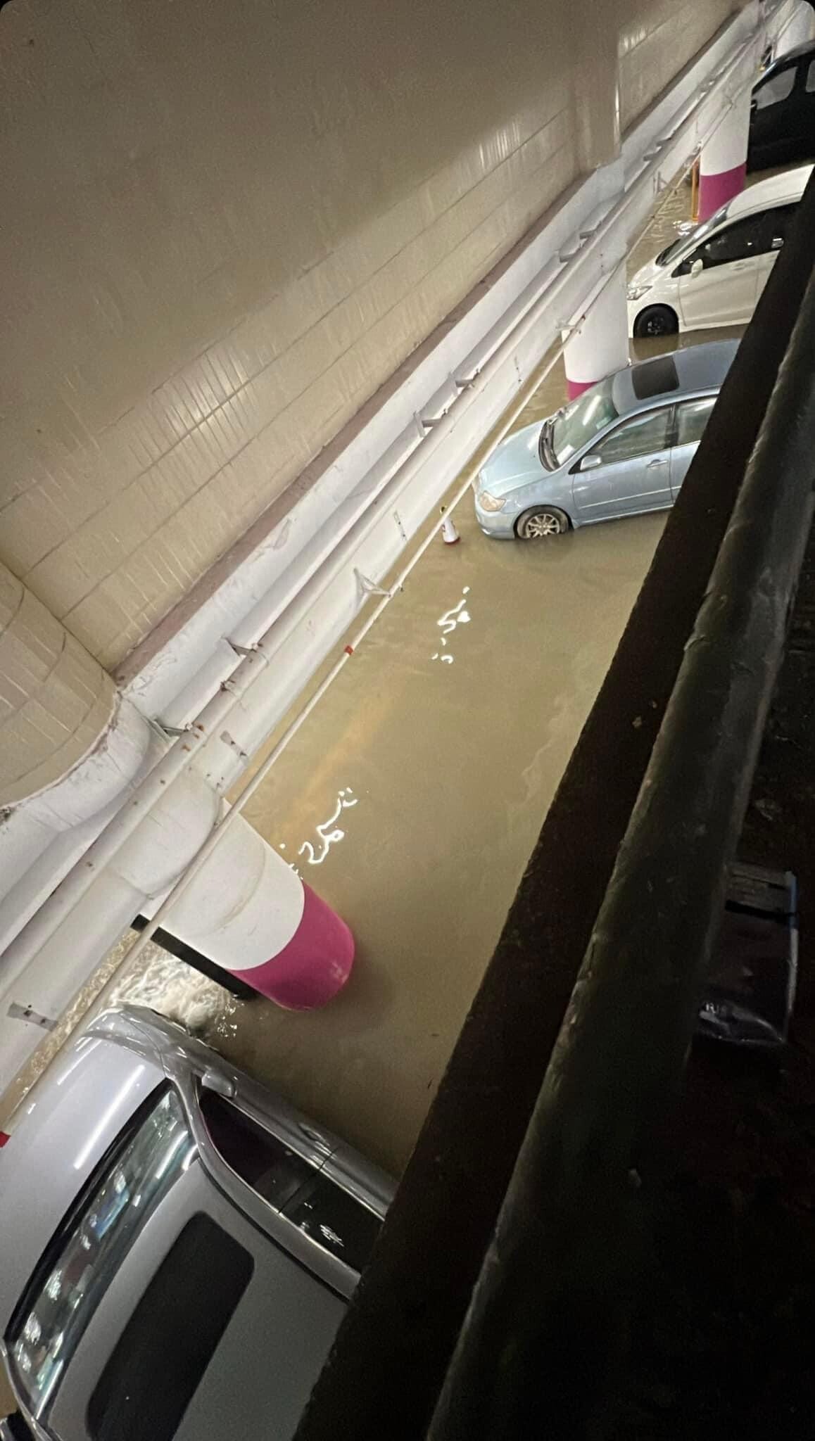 網民指並環翠C場再度積水。(車cam L(香港群組)@FB)