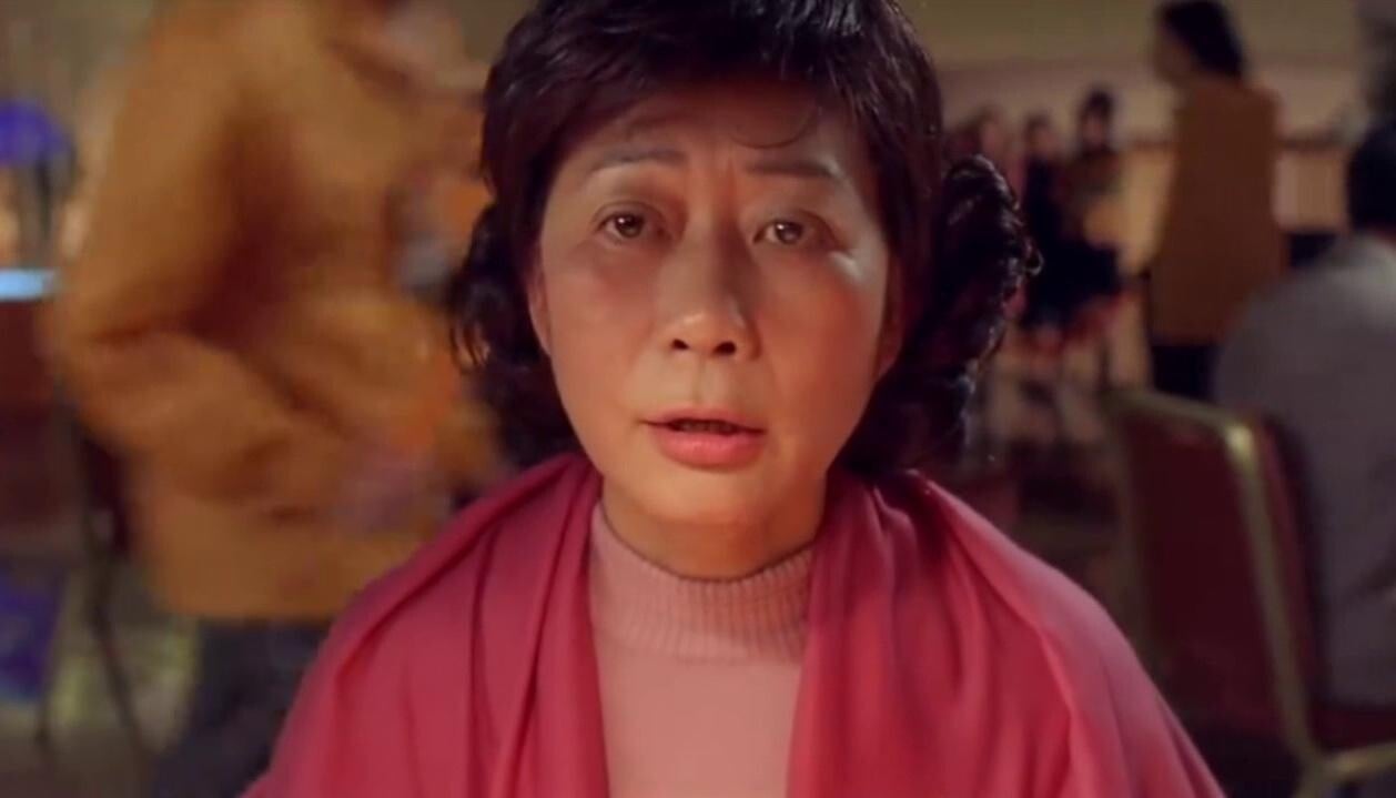 《嚦咕嚦咕新年財》黃文慧飾演的奶奶入木三分。（嚦咕嚦咕新年財截圖）