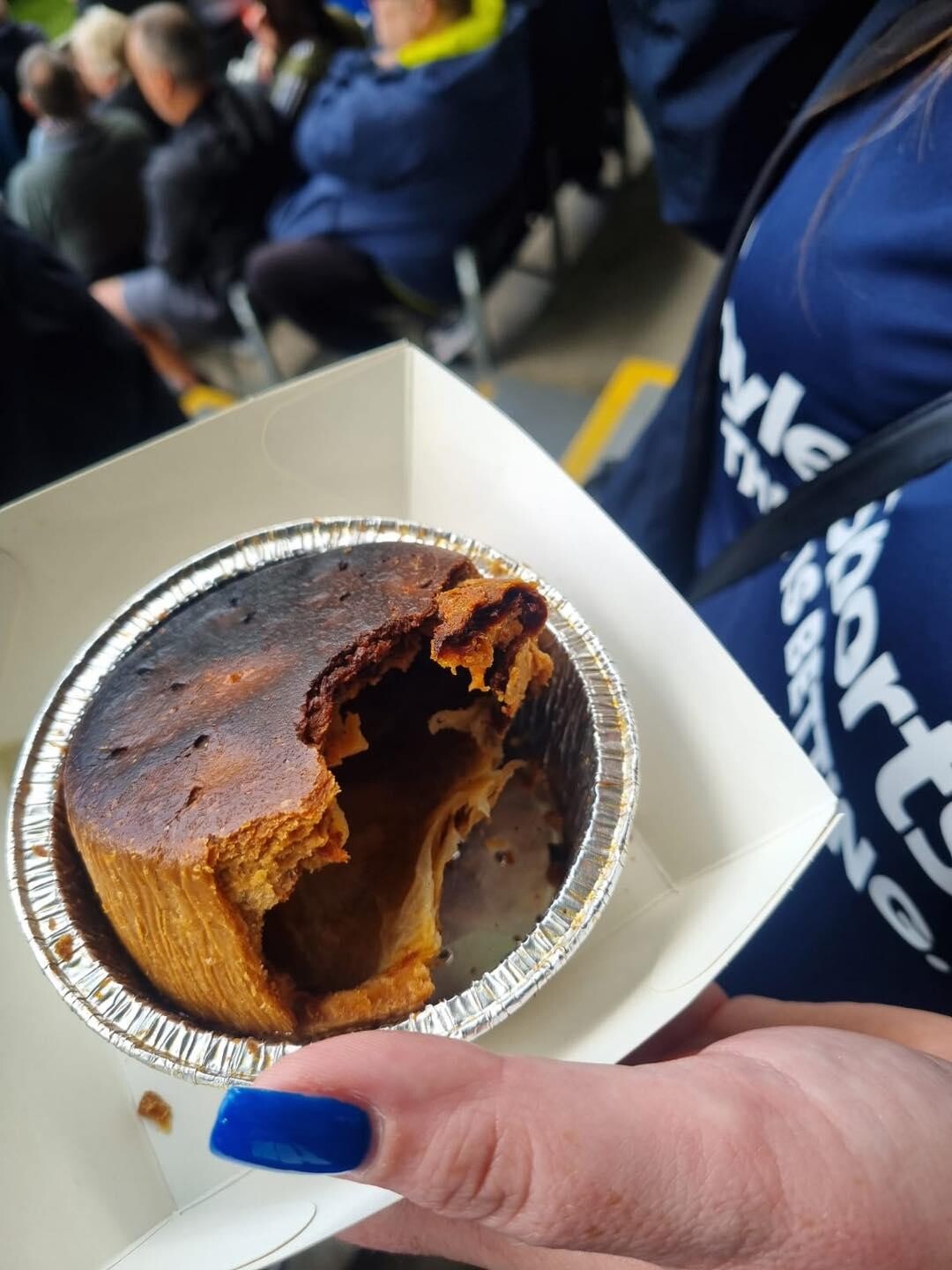 不知名中空食物（Football Away Days）