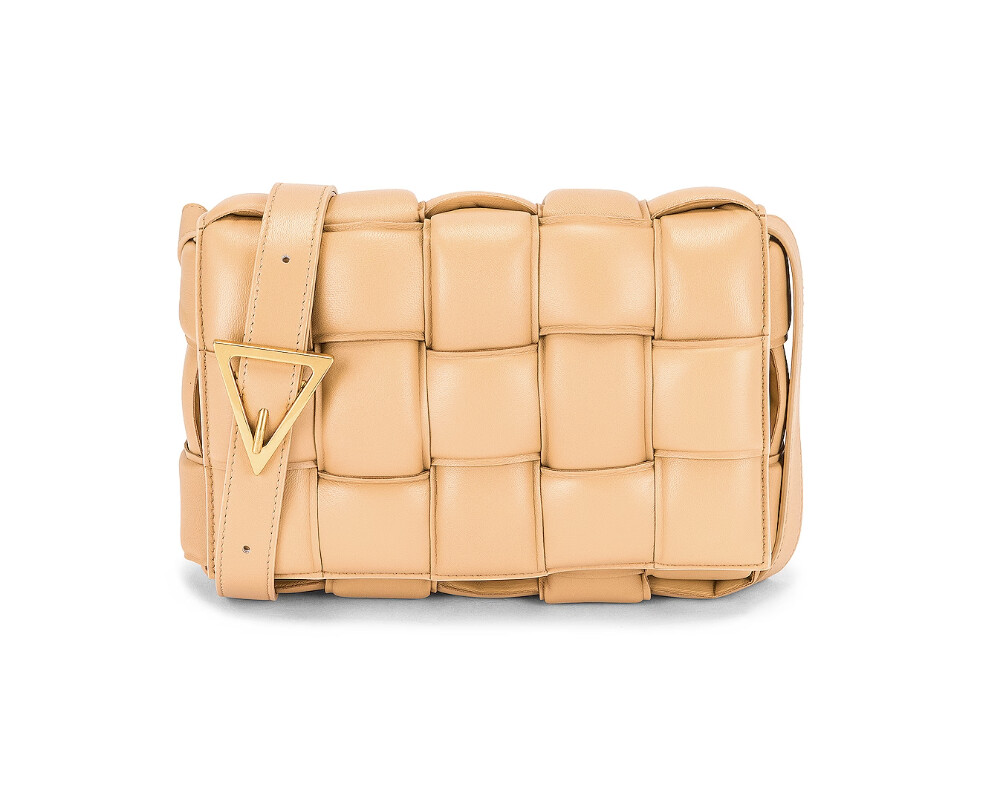 雙11優惠|Bottega Veneta Small Padded Cassette Bag 特價:$19,708;原價:$35,193