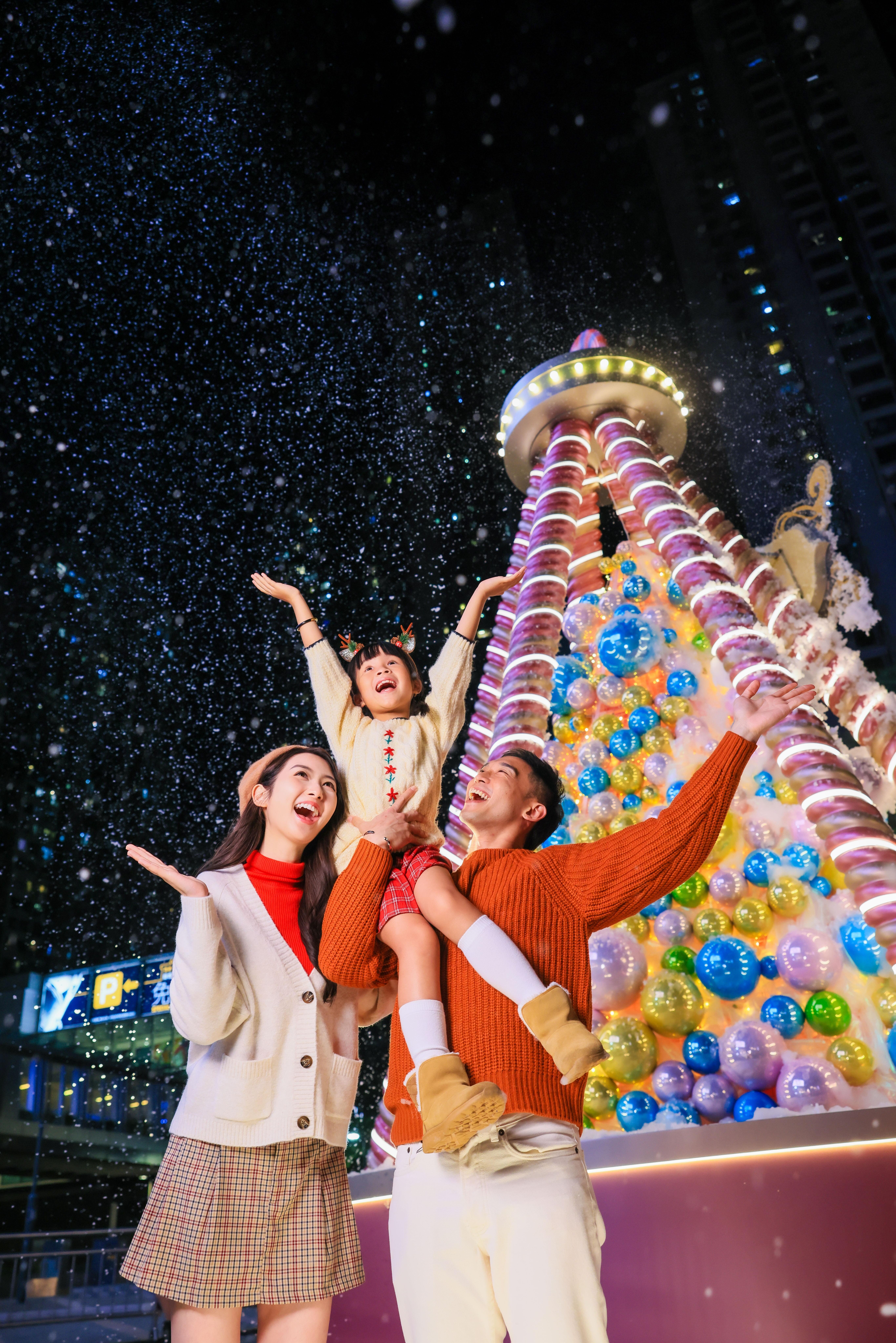 如心廣場的戶外飄雪光影匯演恍如置身在雪國一樣。