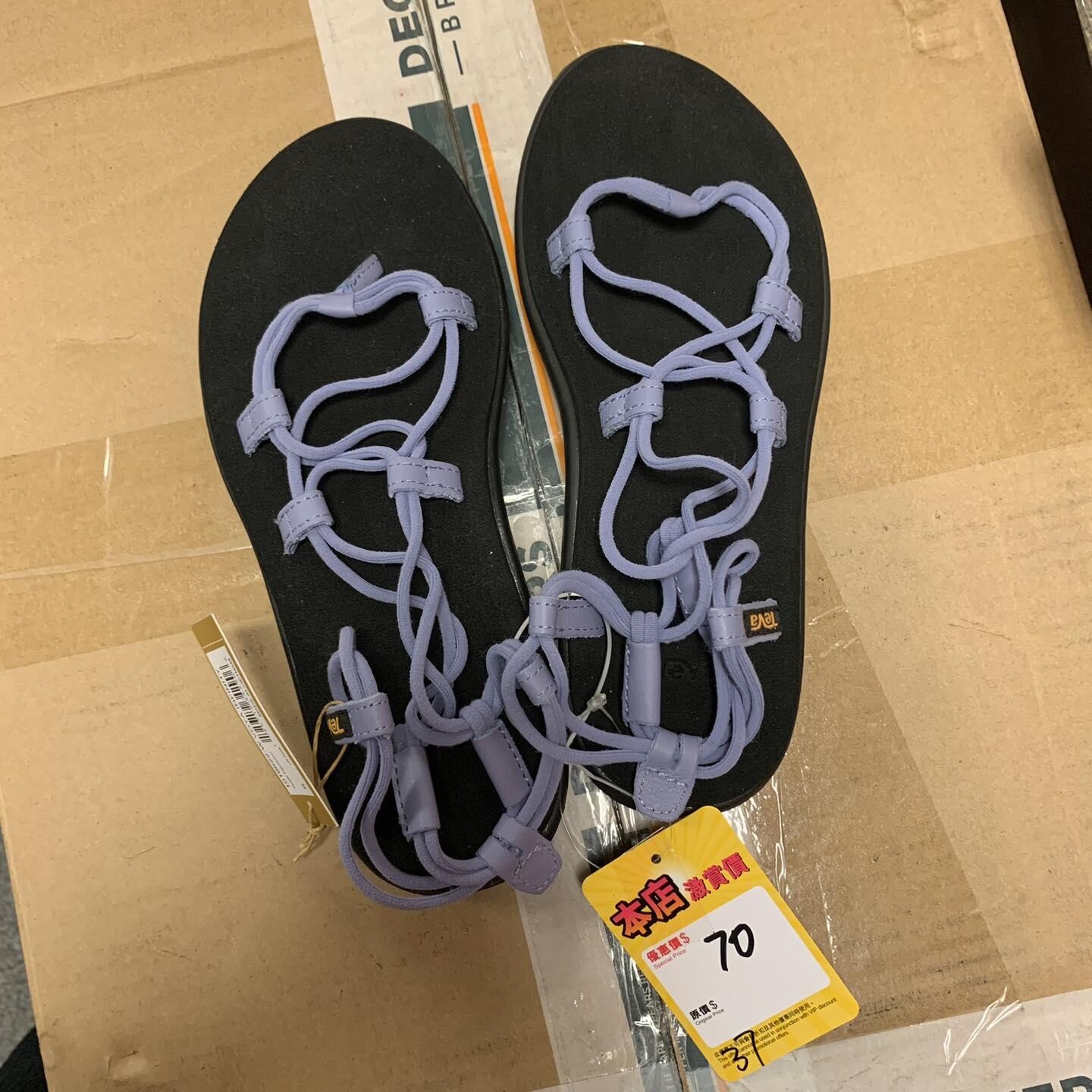 馬拉松便服及運動名牌開倉，拖鞋款色多
