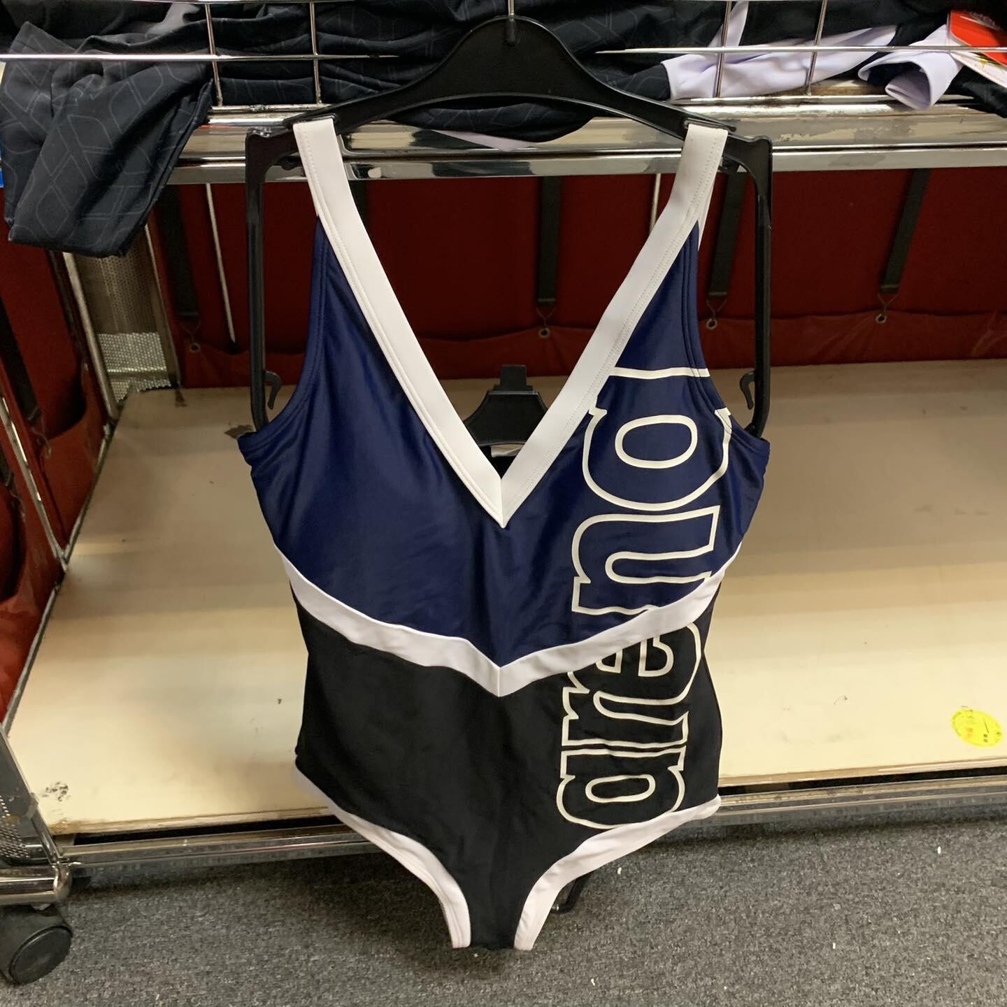 馬拉松便服及運動名牌開倉，泳衣可以買定夏天之用