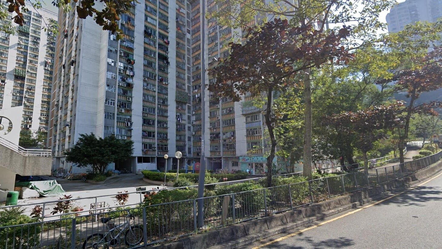 沙田隆亨邨私家車撞閘　司機逃走報假案揭販毒被捕
