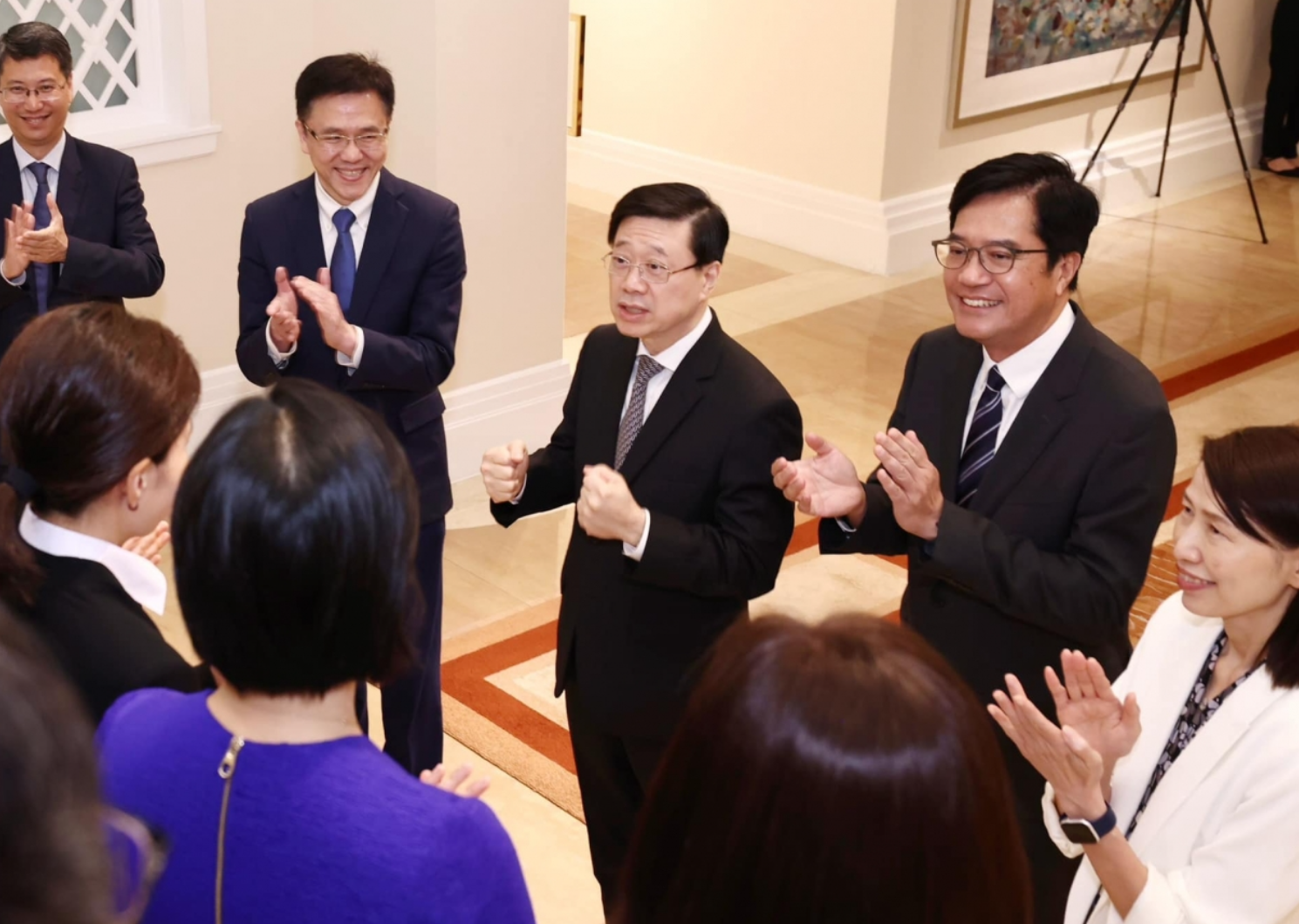 李家超曾與即將前赴北京參與國家載人航天工程載荷專家選拔複選的香港候選人會面時,曾發布一系列的相片,看到不同候選人的人背影,當中不乏女性候選人的身影。